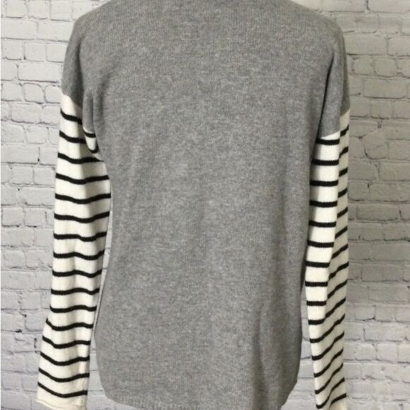 Splendid Sweater Women’s Size Medium Color Gray and Cream Black Lightweight - Picture 4 of 11